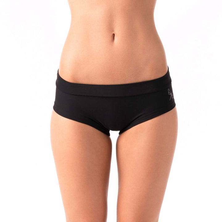 Low waisted shorts Mia | Short de pole fitness taille basse | Color: ruby | Pole Shorts | Dragonfly Pole Dance Clothing and Bikram Hot Yoga Wear